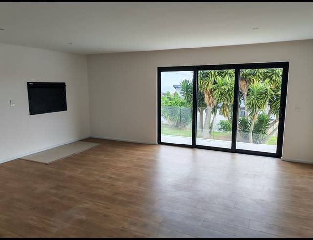 4 BEDROOM HOUSE FOR SALE IN DANA BAY